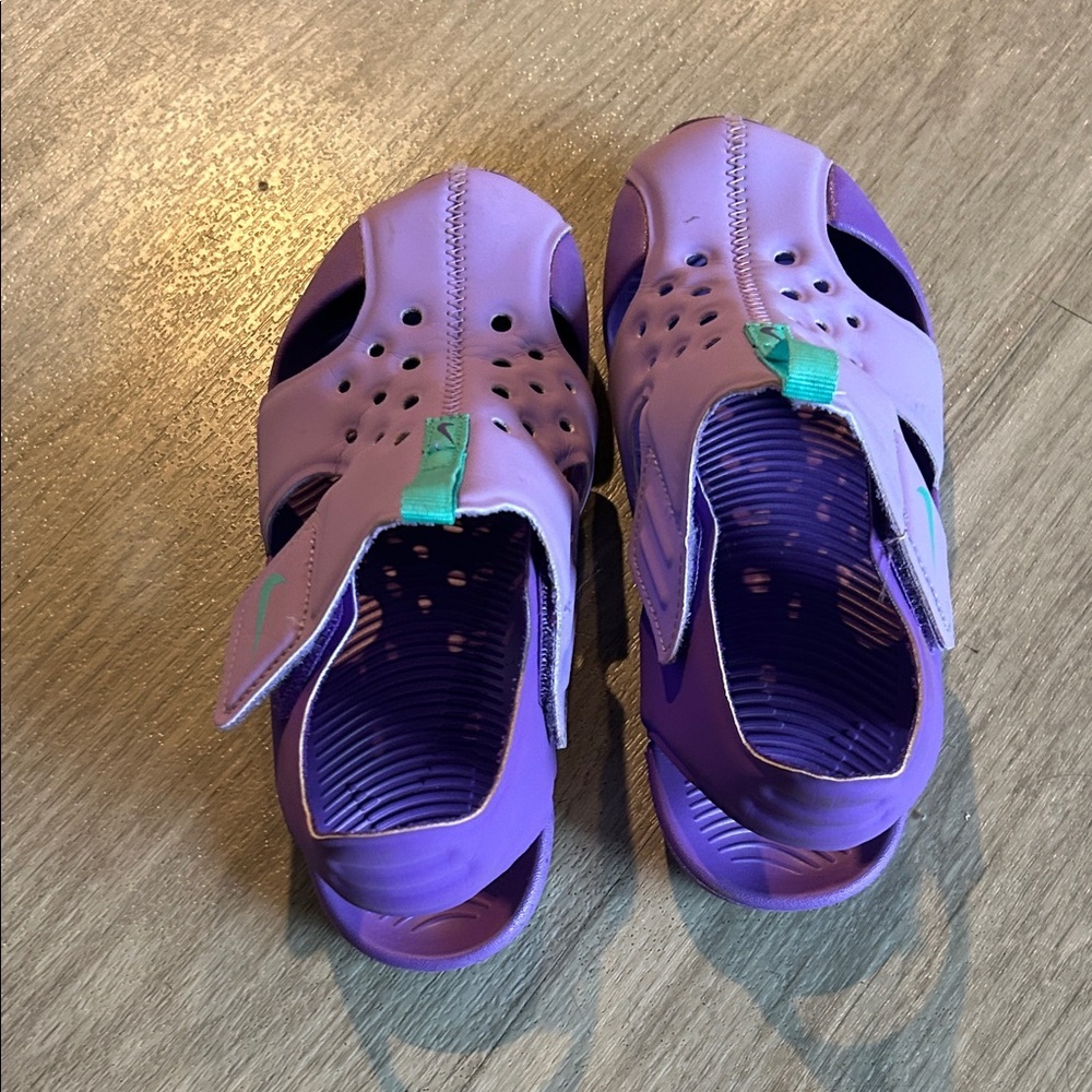 Nike Kids Purple and Green Sandals - Picture 4 of 9